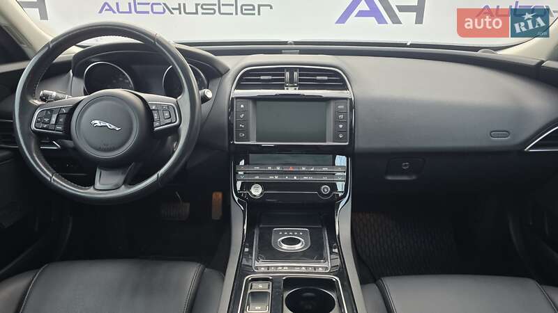 Седан Jaguar XE 2018 в Киеве