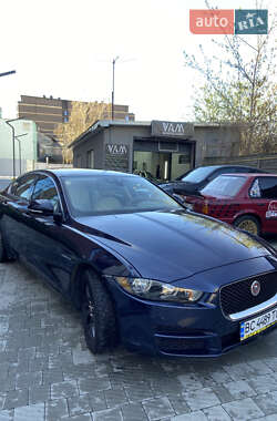 Седан Jaguar XE 2016 в 