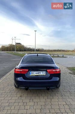 Седан Jaguar XE 2016 в 
