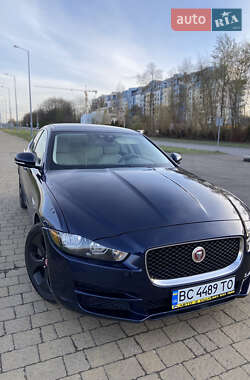 Седан Jaguar XE 2016 в 