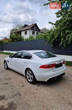 Седан Jaguar XE 2017 в 