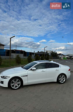 Седан Jaguar XE 2017 в 