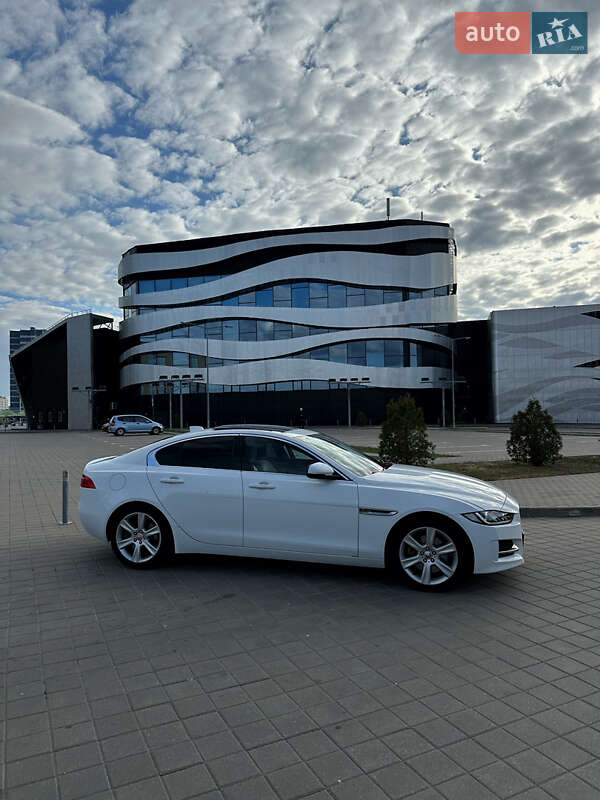 Седан Jaguar XE 2017 в Киеве фото 4 Седан Jaguar XE 2017 в Киеве