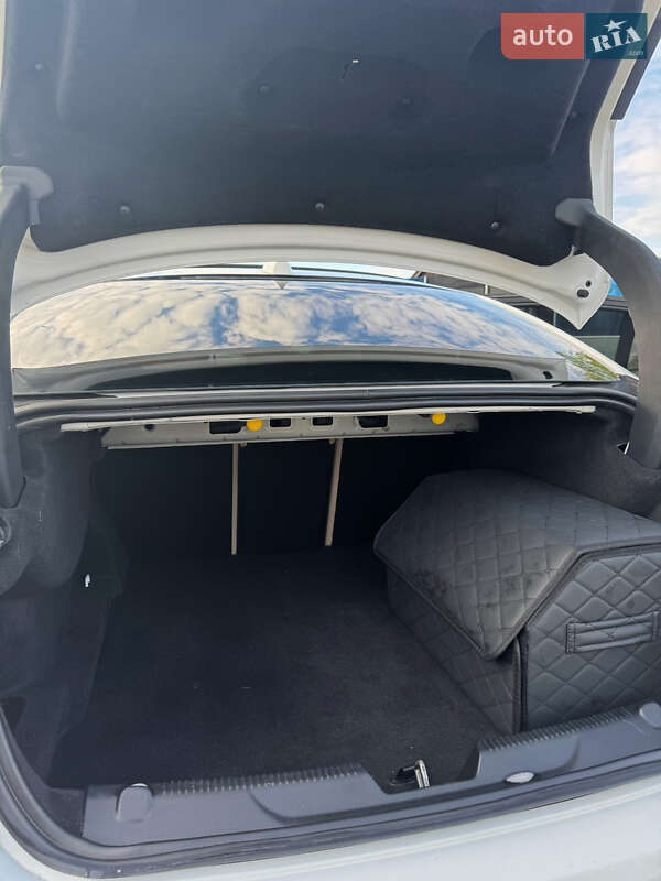 Седан Jaguar XE 2017 в Киеве фото 12 Седан Jaguar XE 2017 в Киеве