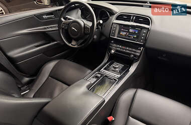 Седан Jaguar XE 2018 в 