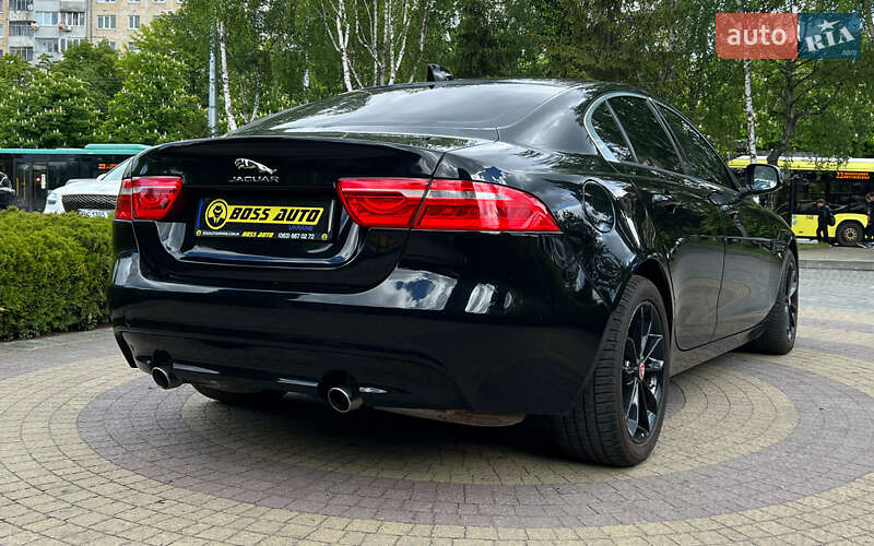 Седан Jaguar XE 2017 в Львове