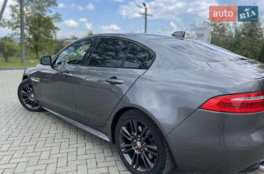 Седан Jaguar XE 2016 в 