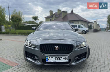 Седан Jaguar XE 2016 в 
