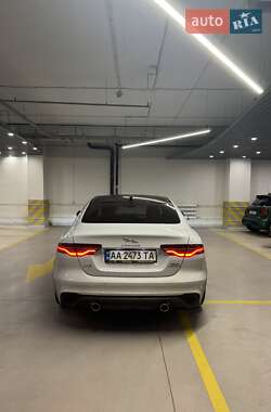 Седан Jaguar XE 2019 в 
