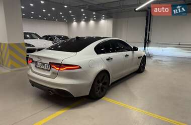 Седан Jaguar XE 2019 в 
