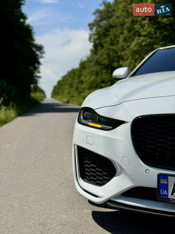 Седан Jaguar XE 2021 в Івано-Франківську