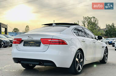 Седан Jaguar XE 2016 в 