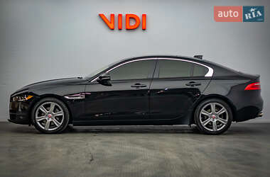 Седан Jaguar XE 2017 в 