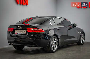 Седан Jaguar XE 2017 в 
