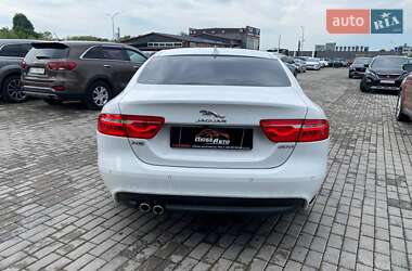 Седан Jaguar XE 2015 в 
