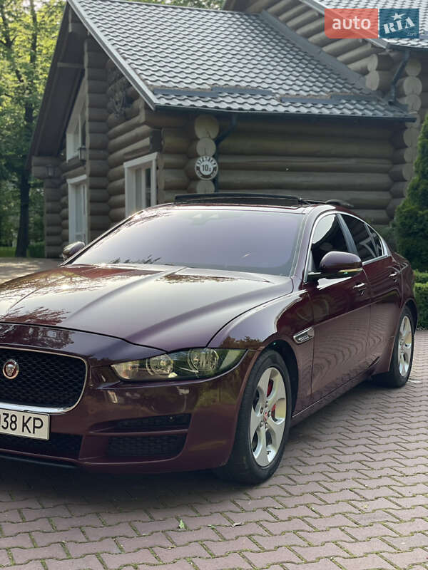 Седан Jaguar XE 2016 в Вінниці