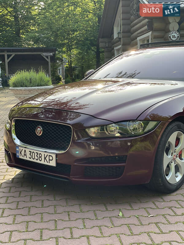 Седан Jaguar XE 2016 в Вінниці