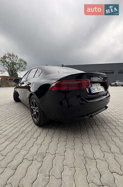 Седан Jaguar XE 2017 в 