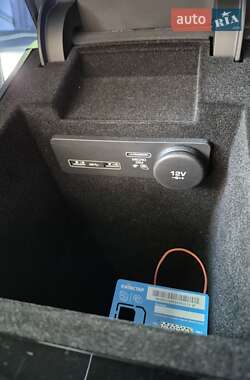 Седан Jaguar XE 2018 в 