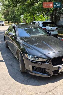 Седан Jaguar XE 2018 в 