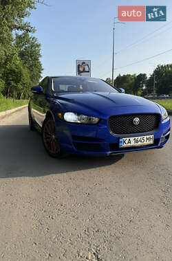 Седан Jaguar XE 2018 в 