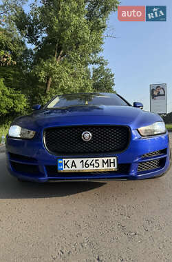 Седан Jaguar XE 2018 в 