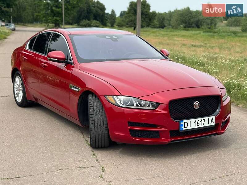 Седан Jaguar XE 2016 в Переяславі
