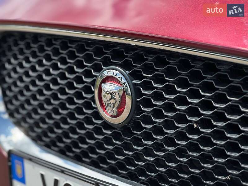 Седан Jaguar XE 2016 в Переяславе