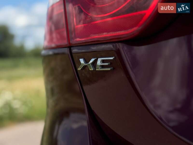 Седан Jaguar XE 2016 в Переяславе