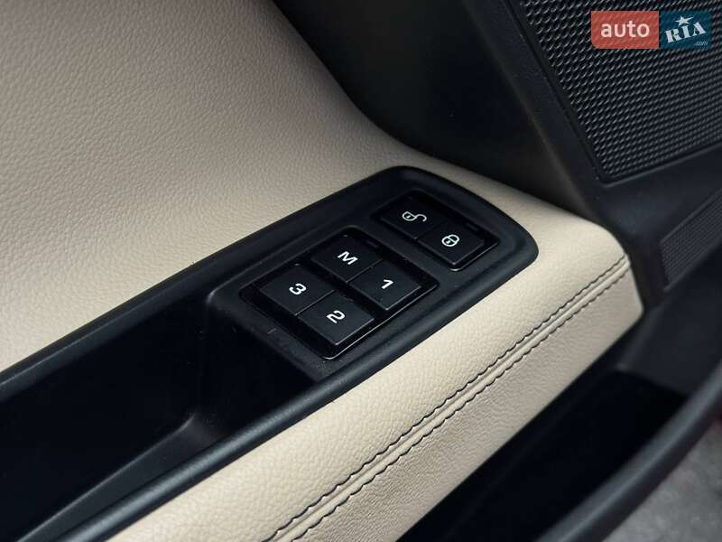 Седан Jaguar XE 2016 в Переяславе