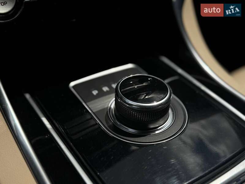 Седан Jaguar XE 2016 в Переяславе
