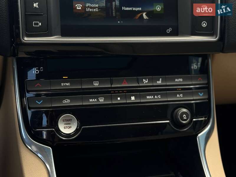 Седан Jaguar XE 2016 в Переяславе