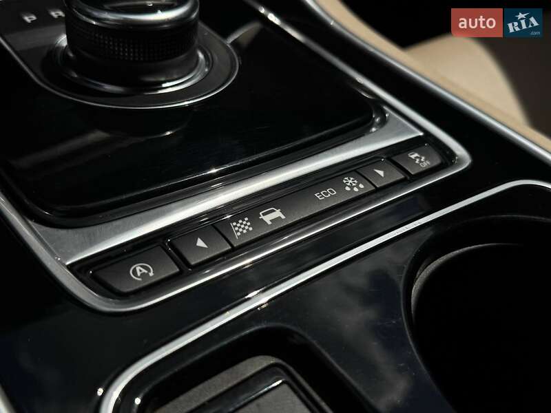 Седан Jaguar XE 2016 в Переяславе