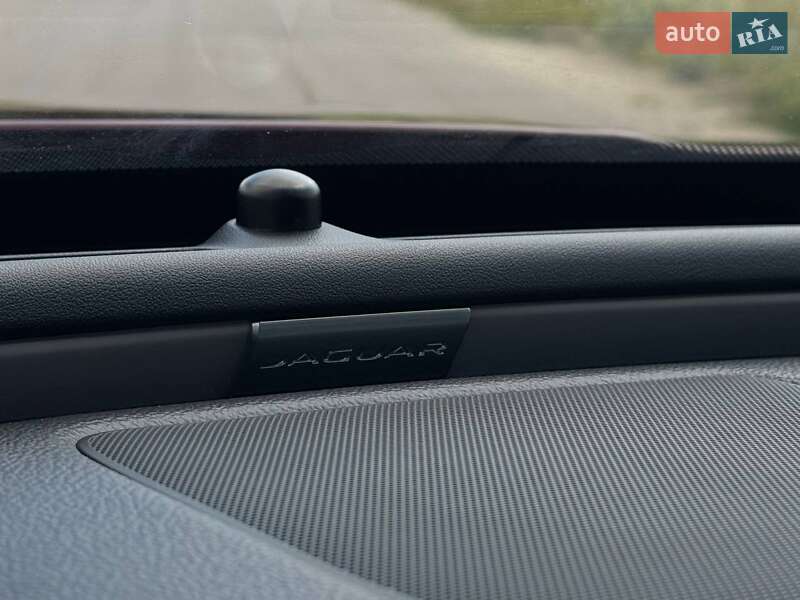 Седан Jaguar XE 2016 в Переяславе