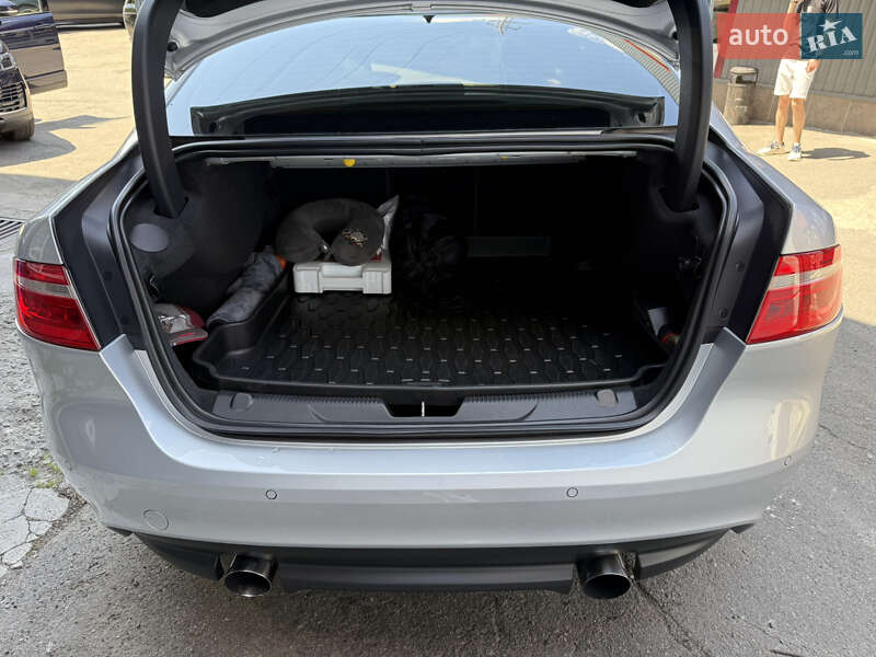 Седан Jaguar XE 2016 в Киеве фото 29 Седан Jaguar XE 2016 в Киеве