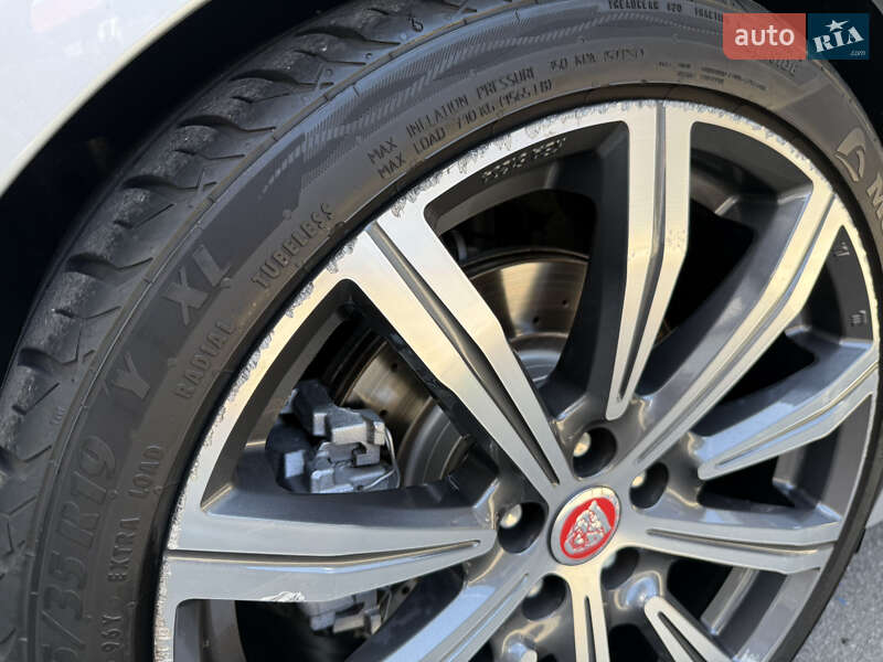 Седан Jaguar XE 2016 в Киеве фото 98 Седан Jaguar XE 2016 в Киеве