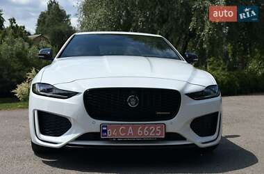 Седан Jaguar XE 2024 в 