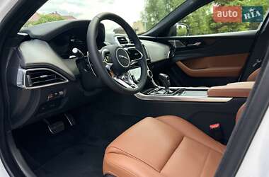 Седан Jaguar XE 2024 в 