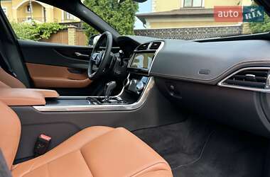 Седан Jaguar XE 2024 в 