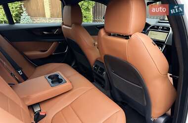 Седан Jaguar XE 2024 в 