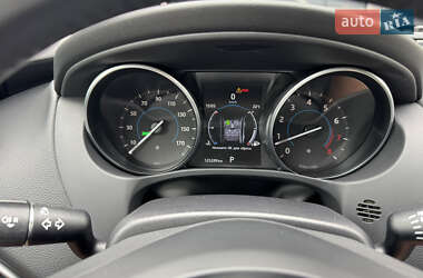 Седан Jaguar XE 2016 в 