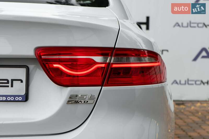 Седан Jaguar XE 2018 в Киеве