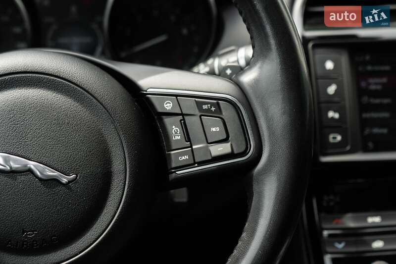 Седан Jaguar XE 2018 в Киеве