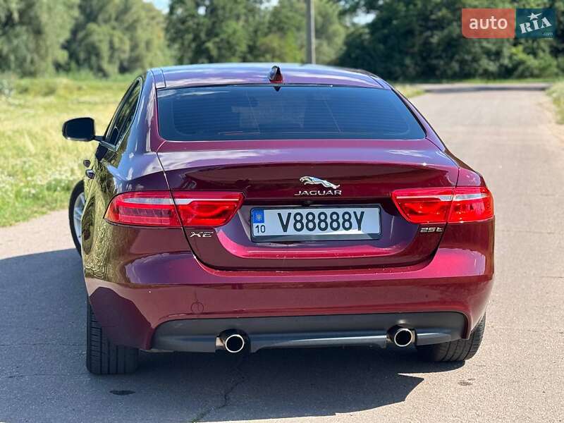 Седан Jaguar XE 2016 в Переяславе