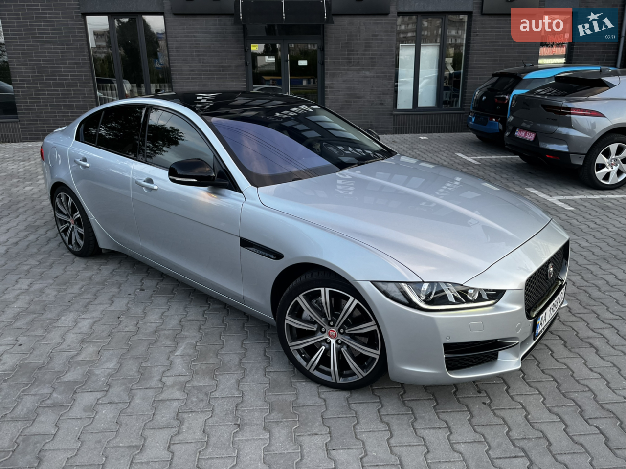2017 Jaguar XE - мініатюра 11