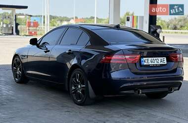 Седан Jaguar XE 2015 в 