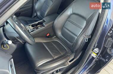 Седан Jaguar XE 2015 в 