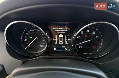 Седан Jaguar XE 2015 в 