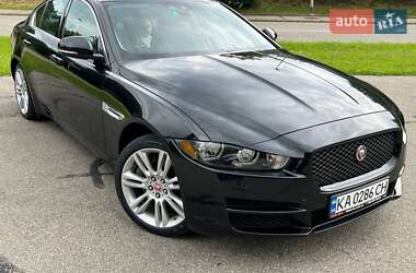 Седан Jaguar XE 2019 в 