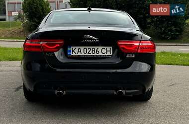 Седан Jaguar XE 2019 в 